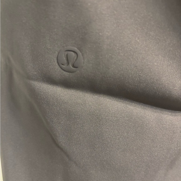 Lululemon Women’s Pant. Size 8. Gray. Good condition. Inseam about …28? - Picture 3 of 3